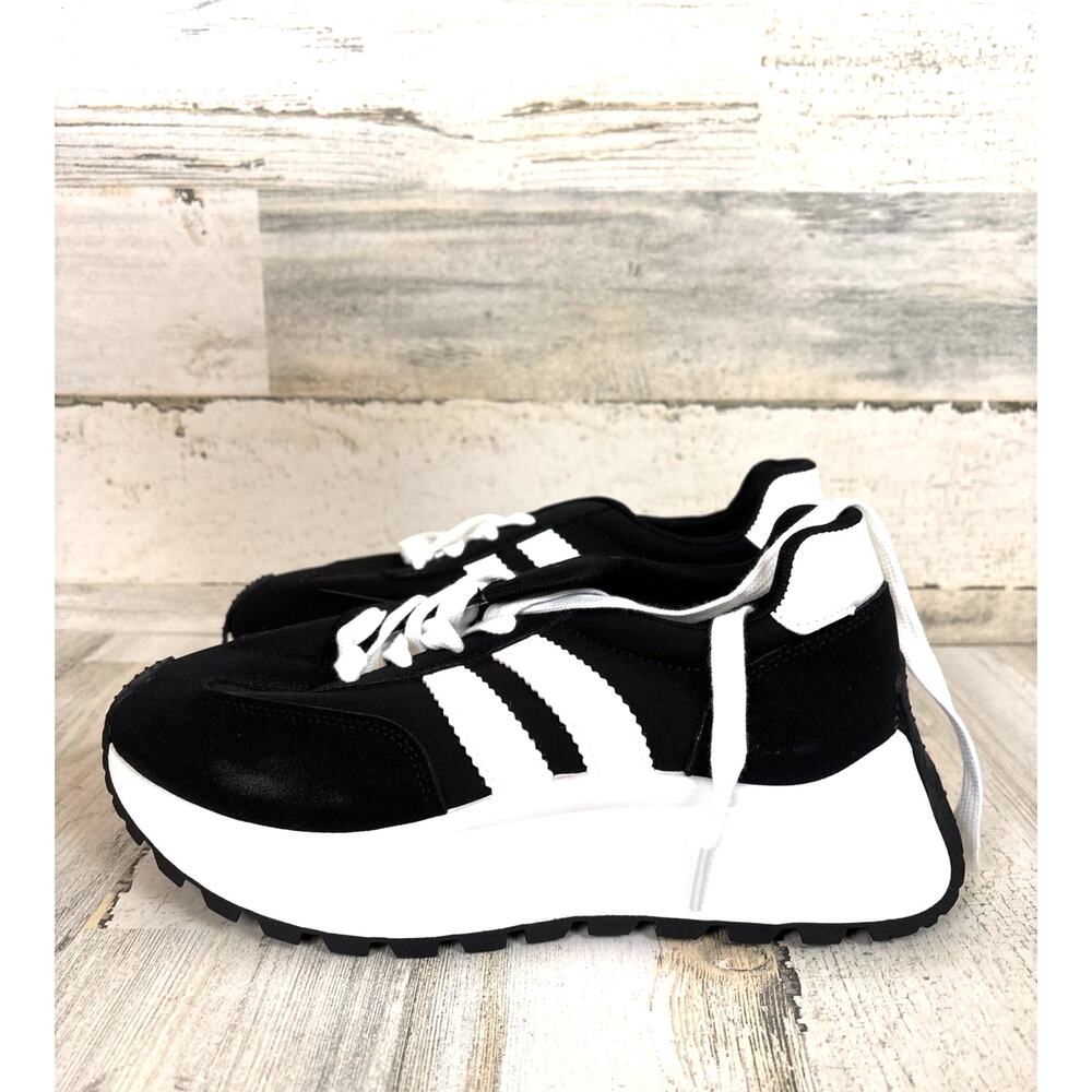 FEM Womens 9.5 Black White Chunky Platform Lace Up Casual Sneakers NWT